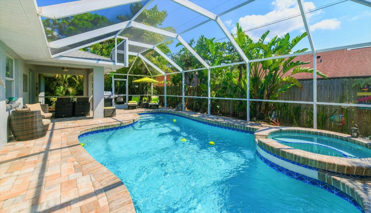 Contemporary Pool I - Pool & Jacuzzi - Nearby *